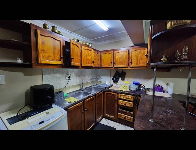 5 BEDROOM FREESTANDING FOR SALE IN ALLANDALE